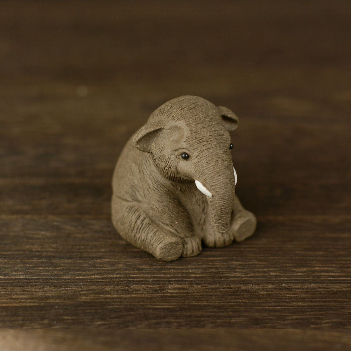 Yixing purple sand auspicious small elephant raw ore blue plaster decoration all pure handmade sculpture tea pet