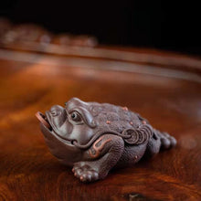 Load image into Gallery viewer, Yixing Purpal Clay Lucky Golden Toad Tea Pet
