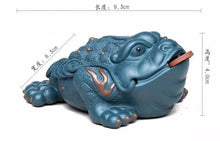 Load image into Gallery viewer, Yixing Purpal Clay Lucky Golden Toad Tea Pet
