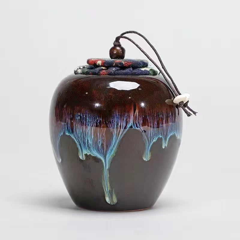 Kiln shiny tea Jar