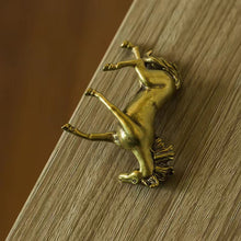 Load image into Gallery viewer, Brass old solid stallion desktop ornament
