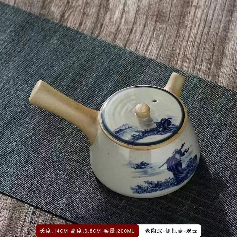 Old clay filter teapots, antique teapots, blue and white porcelain portable pots