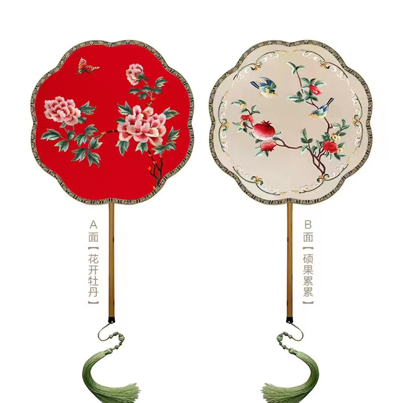 Double-sided silk fan with Su embroidery