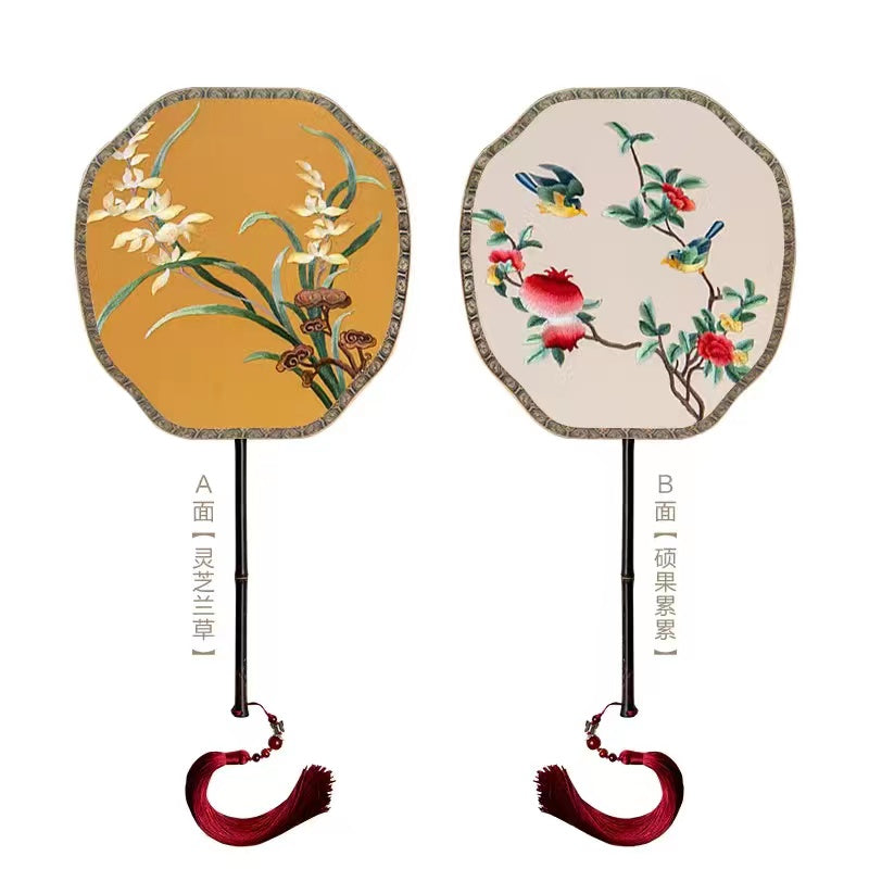 Double-sided silk fan with Su embroidery