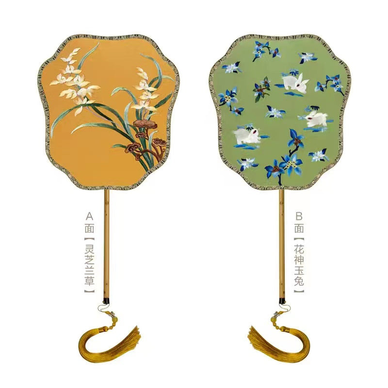 Double-sided silk fan with Su embroidery