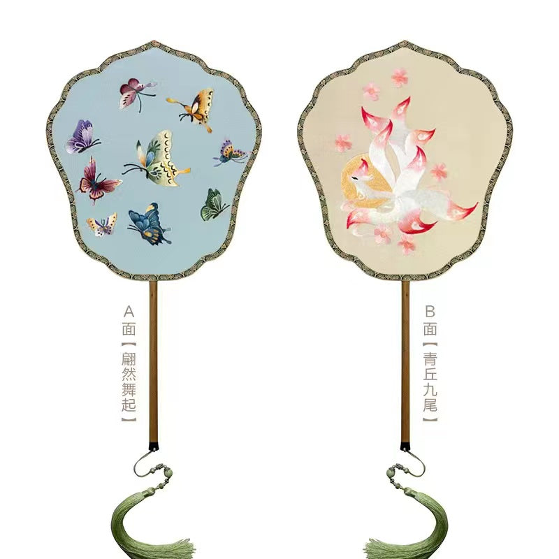 Double-sided silk fan with Su embroidery