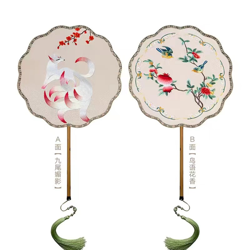 Double-sided silk fan with Su embroidery