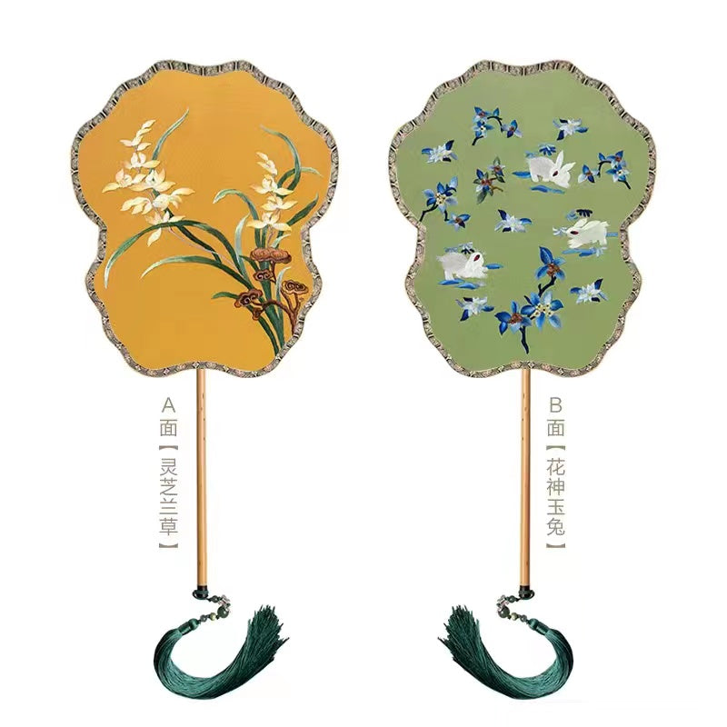 Double-sided silk fan with Su embroidery