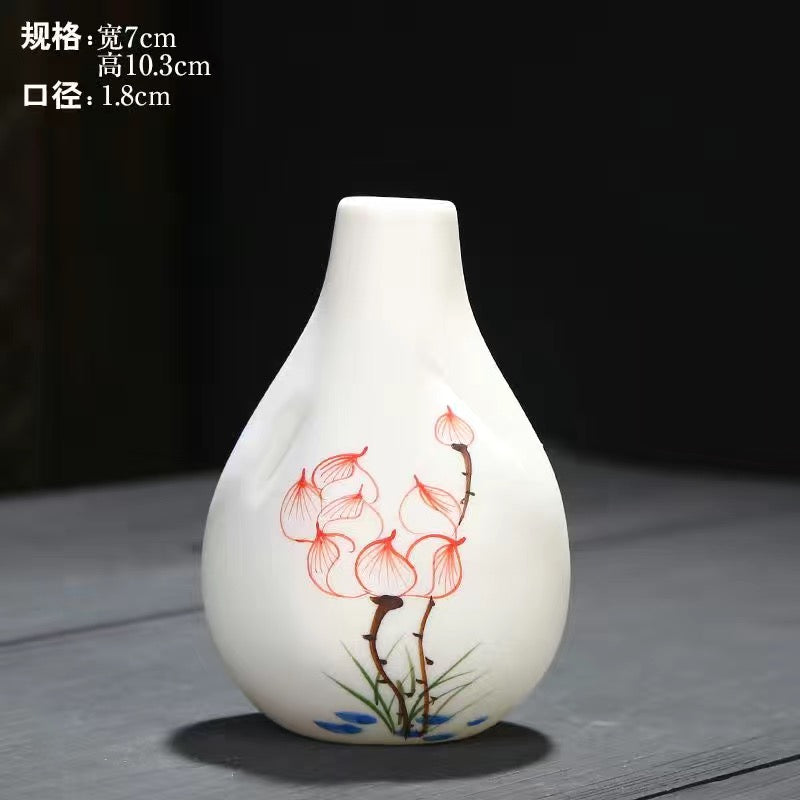 Hand-painted ceramic vase--Height 9-12cm