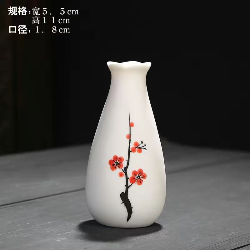 Hand-painted ceramic vase--Height 9-12cm