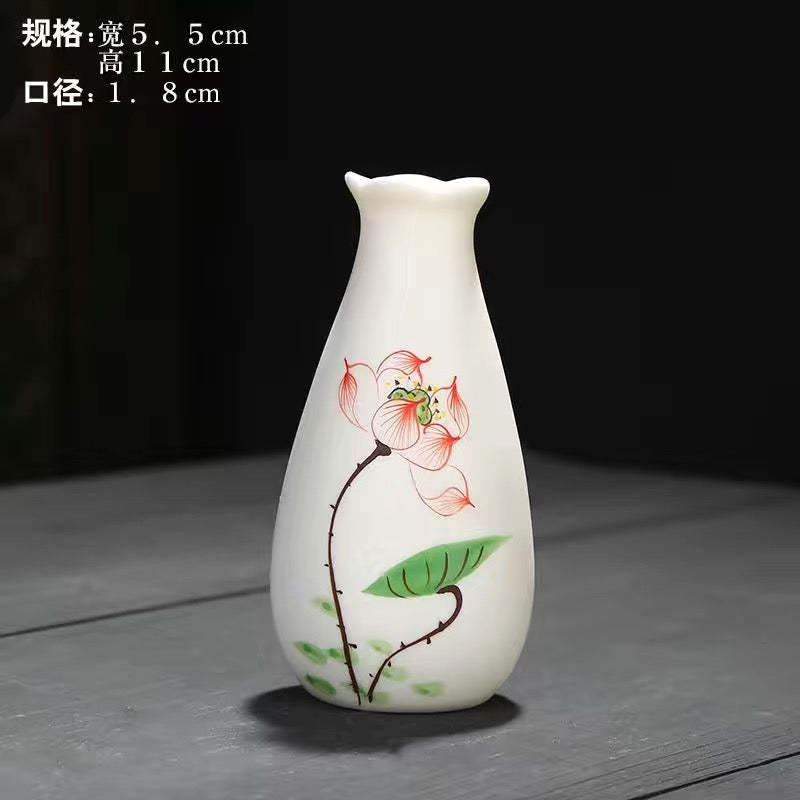 Hand-painted ceramic vase--Height 9-12cm