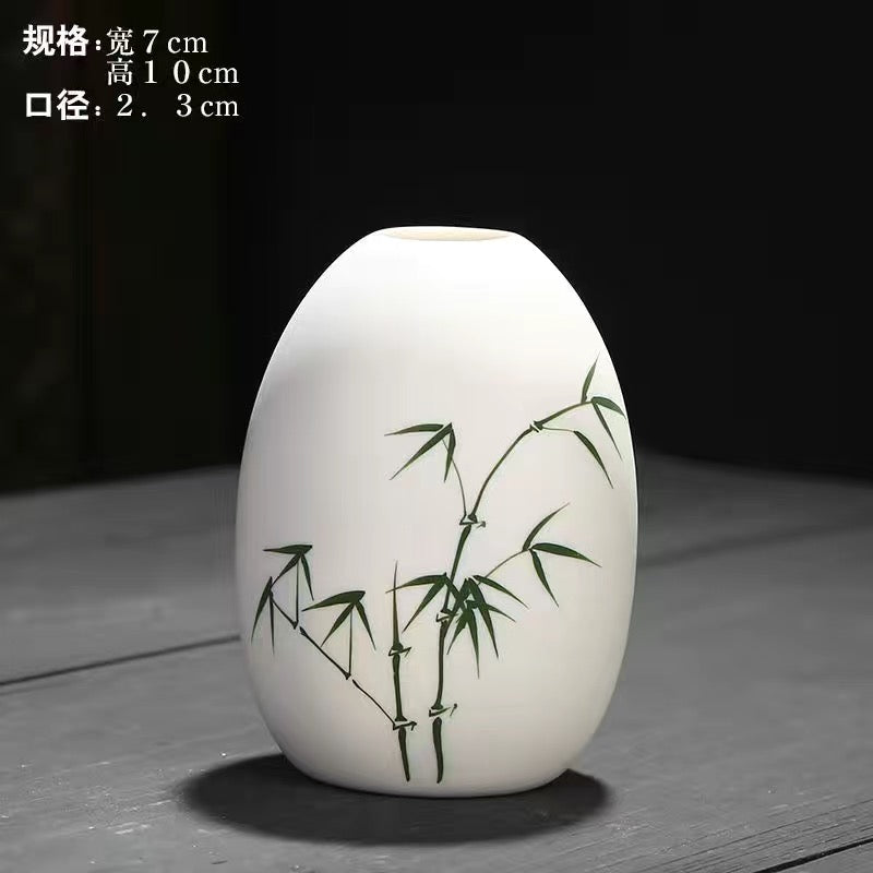 Hand-painted ceramic vase--Height 9-12cm