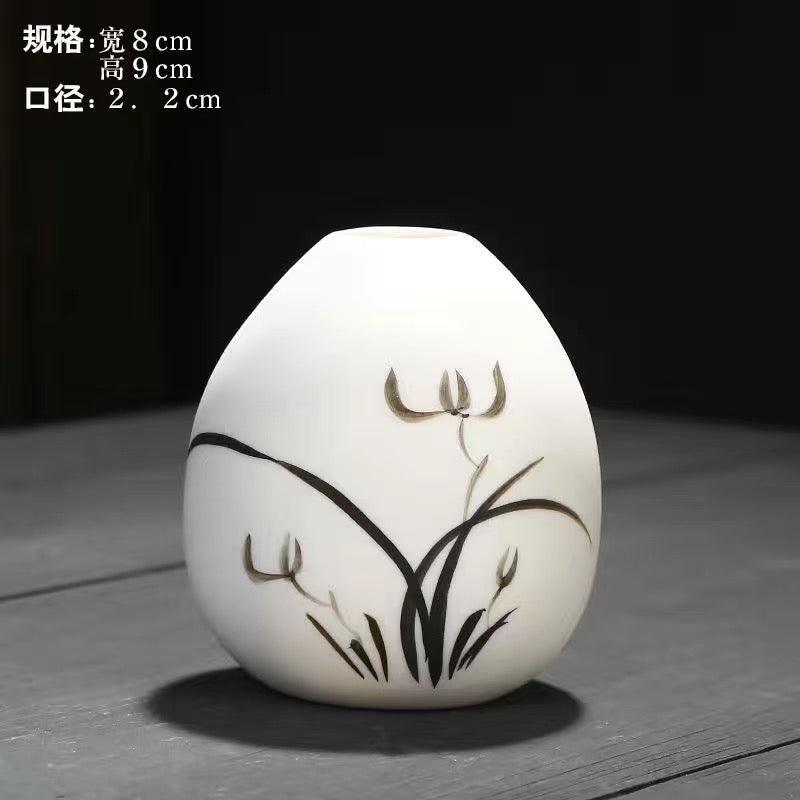 Hand-painted ceramic vase--Height 9-12cm