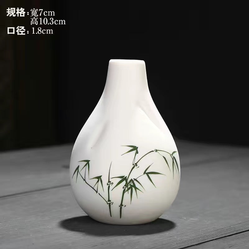 Hand-painted ceramic vase--Height 9-12cm