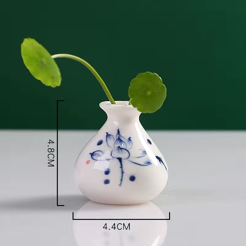 Ceramic mini vase-Height 4.8cm