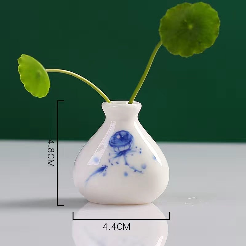 Ceramic mini vase-Height 4.8cm