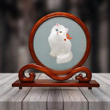 Load image into Gallery viewer, Double-sided hand-made ornaments of Hunan embroidery inviting wealthy Persian white cat
