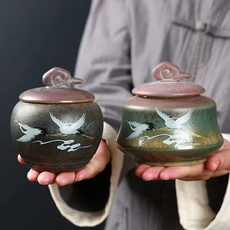 A kiln-formed crane tea jar