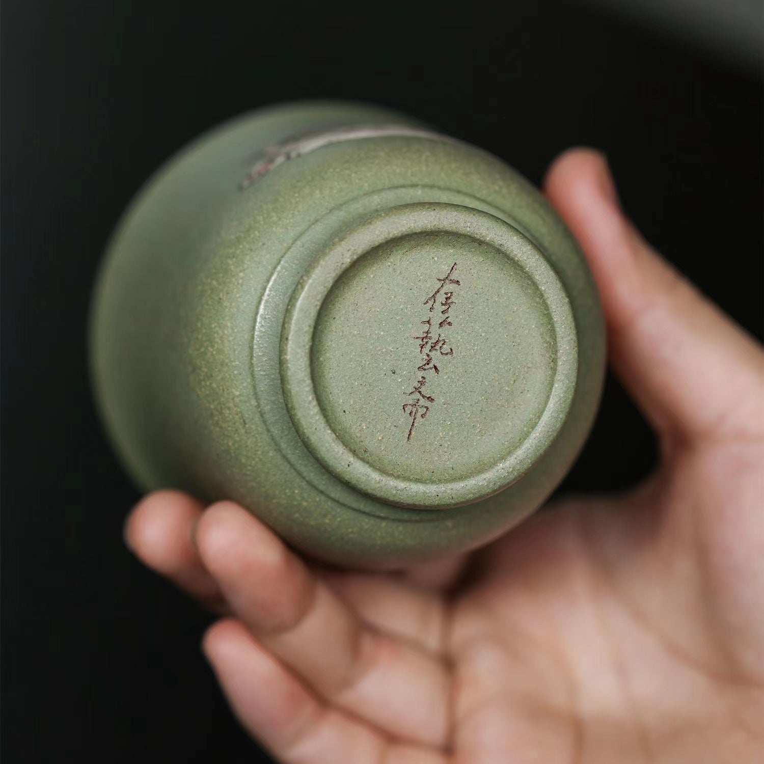 Yixing douqing sand green clay alabaster cat teacup