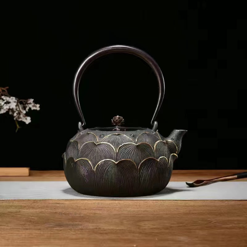 Purely handmade embossed old iron kettle