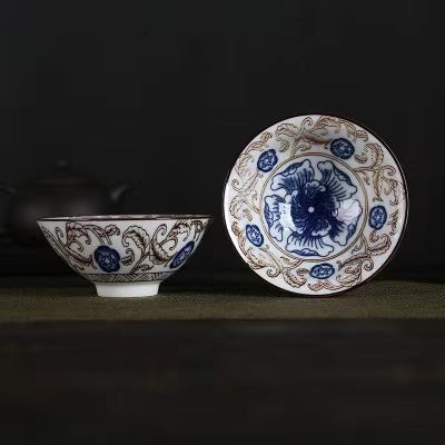 A blue and white porcelain tea cup with bucket cup