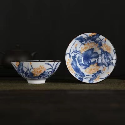 A blue and white porcelain tea cup with bucket cup